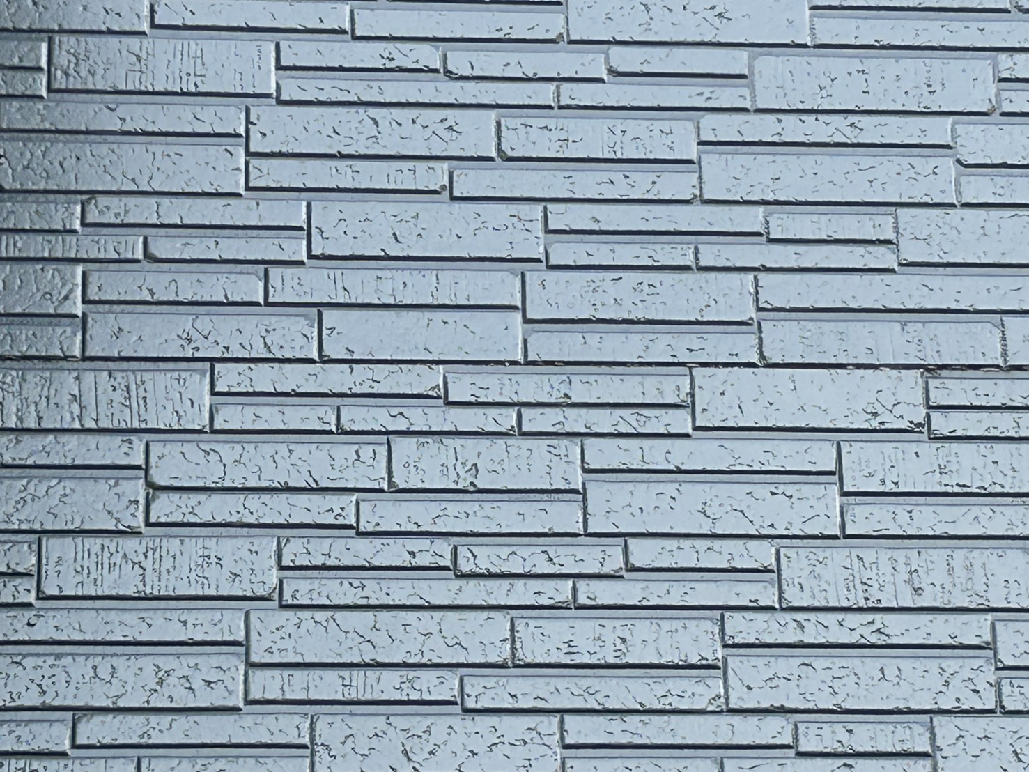 【施工事例あり】2色の塗料で新築の美しさを再現！多彩模様塗りのポイントを解説